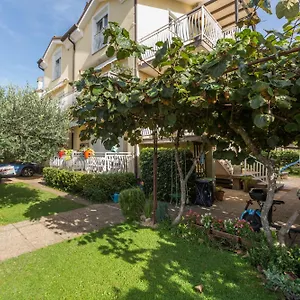 Trbovic Peaceful With Free Parking, Pet-friendly, And Bike Storage In Appartamento Umago